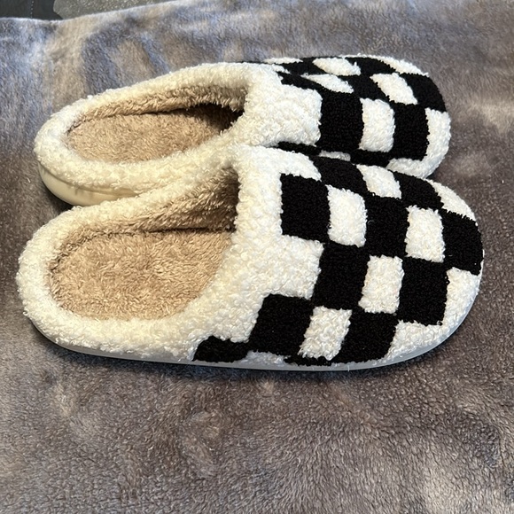 Cute new checkered slippers! - Picture 3 of 4